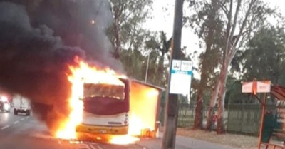 ¡Un colectivo ardió en  llamas en pleno trayecto!