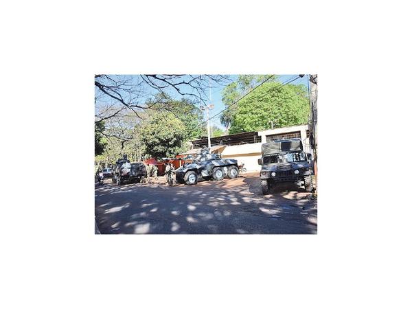 CDE: Militares resguardan con tanquetas la cárcel regional