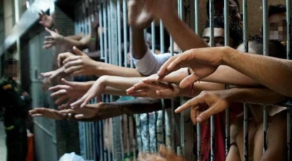 HOY / Hay crisis en las cárceles y falta plata para atender problemática: ministro hará lobby