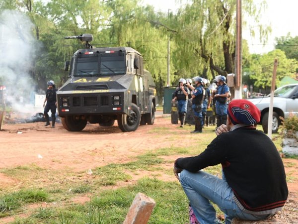 Cientos de familias son desalojadas de un predio en Luque