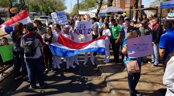 “Tenemos un gobierno insensible que prioriza a los amigos”, criticó sindicalista de Clínicas - ADN Paraguayo