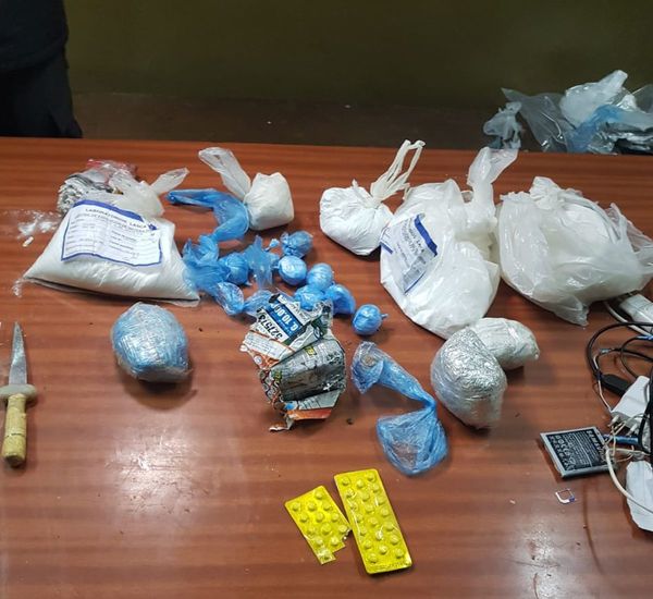 Incautan celulares, armas y drogas en cárceles de San Pedro y Concepción