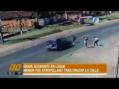 Niño cruza la ruta sin precauciones y es atropellado