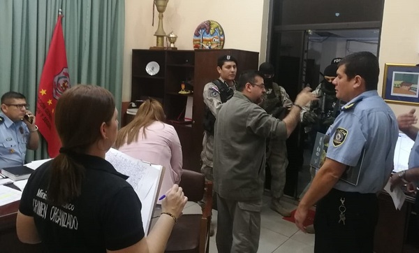 Revelan quienes son los jefes policiales detenidos por supuesto vínculo con el narcotráfico.
