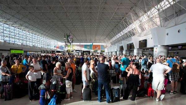 El Reino Unido repatría a 16.800 pasajeros tras el colapso de Thomas Cook - Mundo - ABC Color