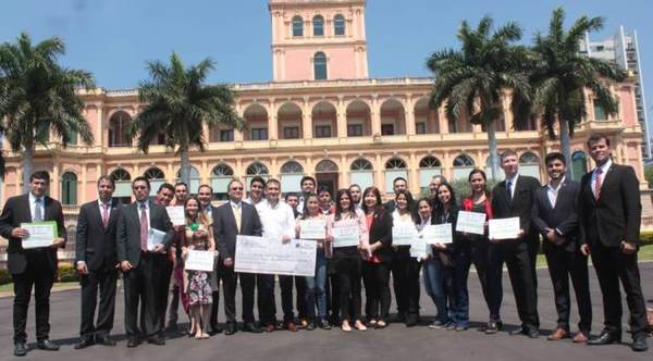 Gobierno Nacional entrega premios a jóvenes agrarios emprendedores
