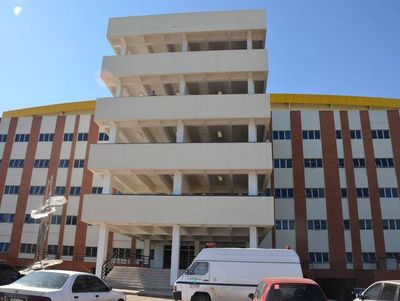 Trabajadores de Clínicas firman acuerdo con Hacienda, pero sigue la huelga