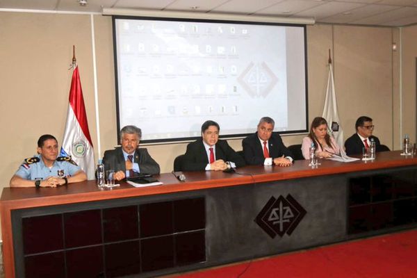 Ministro del Interior admite apoyo de policías a organización criminal