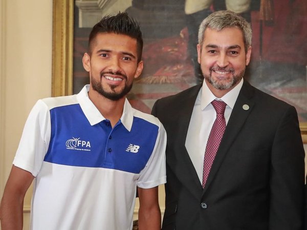 El fondista paraguayo, campeón sudamericano, fue recibido por el presidente Abdo - ADN Paraguayo