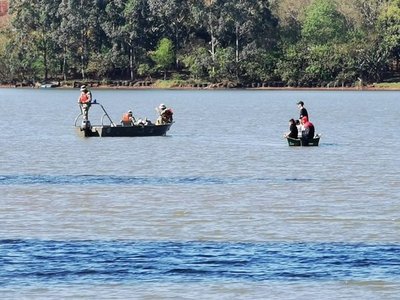 Adolescente desapareció en el agua y creen que una kuriju lo atrapó