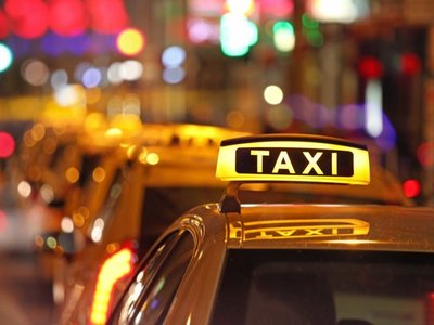 Gremio de taxistas elimina recargo por horario nocturno
