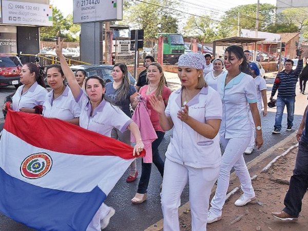 Piden mano dura a Mario Abdo para destrabar huelga