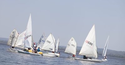 Exitosa jornada de velerismo guaraní en el Lago Ypacaraí