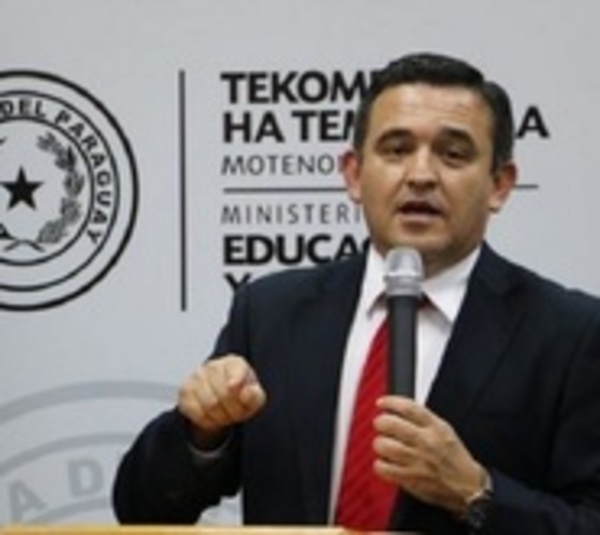 Padres denuncian a Eduardo Petta por mal desempeño de funciones - Paraguay.com