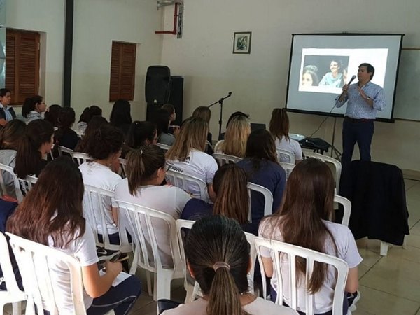La Universidad de Navarra busca  talentos paraguayos