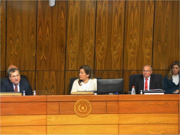 Corte ignora llamado fiscal y pide USD 60 millones más