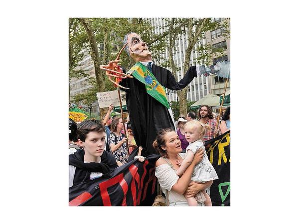 Bolsonaro pide respetar la soberanía sobre la Amazonia