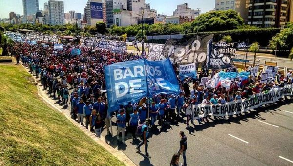 Cortes viales y marchas de protesta contra el gobierno de M. Macri
