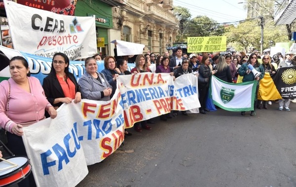 Paro académico en la UNA seguirá hasta que Hacienda remita pedido al Congreso » Ñanduti