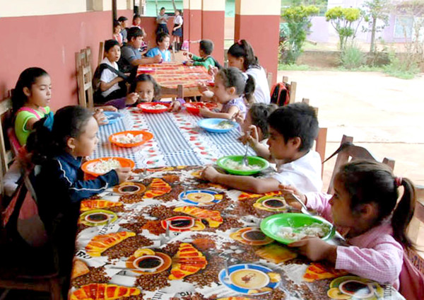 Niños de 37 escuelas de Itakyry castigados por el pésimo servicio de Girasol S.A.