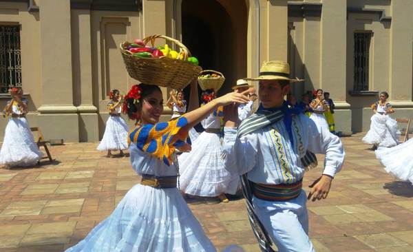 Invitan al festival internacional de Danzas •