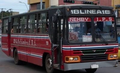HOY / Transportistas molestos advierten con paro si siguen operando buses chatarra