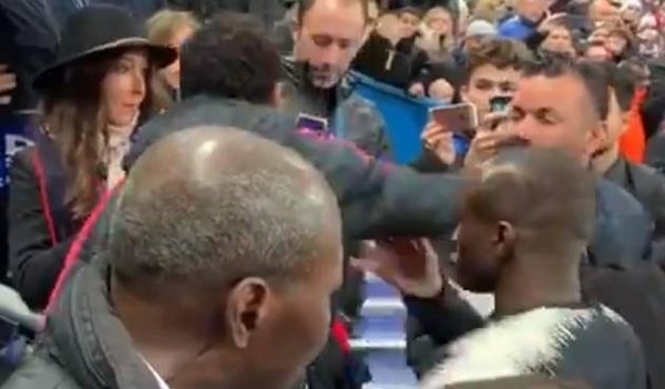 HOY / Neymar declara ante la policía por agredir a un hincha