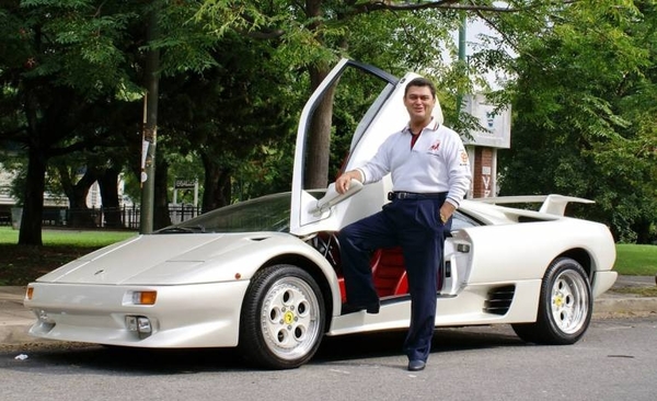 HOY / 'CEO' tiene cédula paraguaya y busca registrar marca Lamborghini: figura como granjero