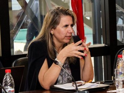 Liz Cramer asume errores en el caso Lamborghini