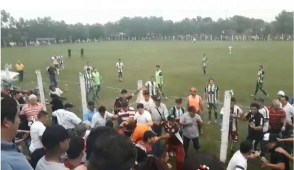 Lluvia de puños y patadas riega las canchas de fútbol del interior - Periodismo Joven - ABC Color
