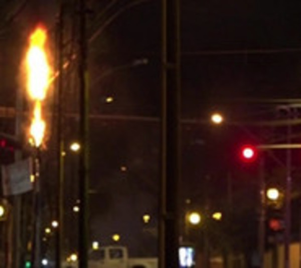 Bloqueo sobre Mcal Lopez a causa de incendio en tendido eléctrico - Paraguay.com