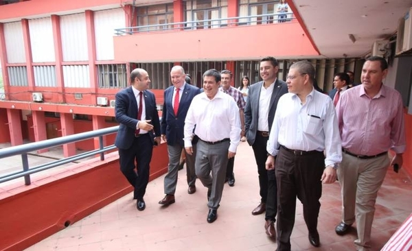 HOY / Cartes: 'Caiga quien caiga' no anda en Petropar y otros entes ... y hace rato no habla con Abdo