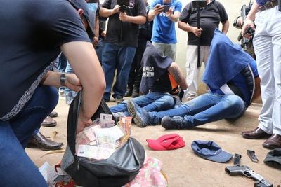Un delincuente abatido y tres detenidos durante asalto a casa comercial en Ciudad del Este - ADN Paraguayo