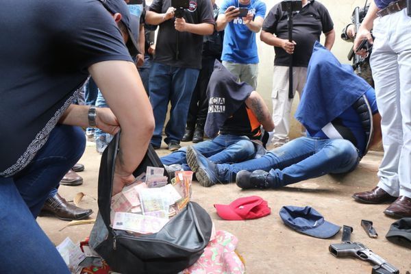 Un delincuente abatido y tres detenidos durante asalto a casa comercial en Ciudad del Este - ADN Paraguayo