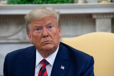 Amenazado de destitución, Trump dice ser acosado