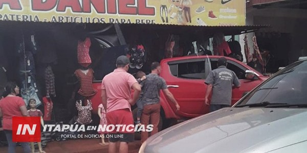 UNA CAMIONETA QUEDÓ INCRUSTADA EN COMERCIO DE MAYOR OTAÑO.