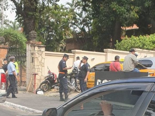 Exfuncionarios de Acepar se manifiestan frente a la Procuraduría  - Nacionales - ABC Color