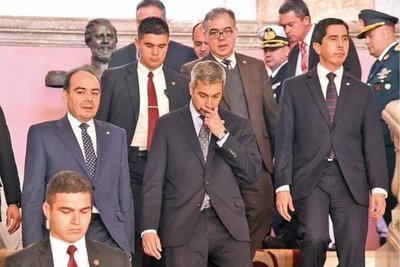 Exviceministro sostiene que exponen al presidente y perjudican su imagen