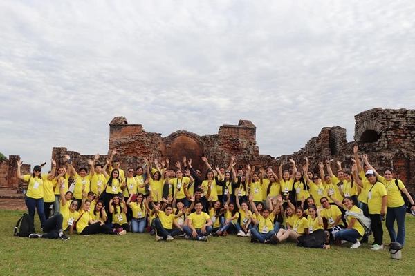 JÓVENES ESTUDIANTES DE LA REGIÓN CONOCEN ATRACTIVOS TURÍSTICOS ENTORNO A PATRIMONIOS MUNDIALES