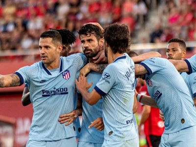 El Atlético gana en Mallorca y llega encendido al derby