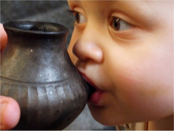 Bebés prehistóricos bebían leche animal en biberones de arcilla