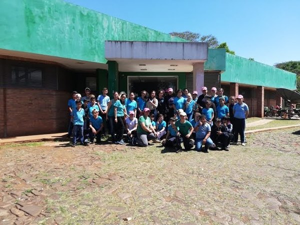 ESTUDIANTES DE FRAM VISITARON LOS ESTUDIOS DE MASTV Y RADIO ENCARNACIÓN