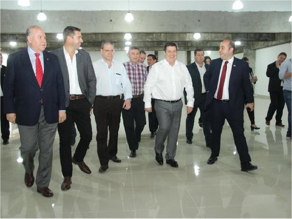 Cartes cuestiona que "el caiga quien caiga" no se aplica a Petropar