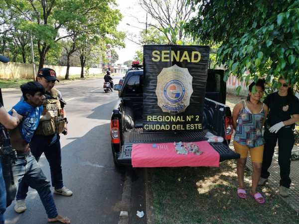 Detienen a nativos por microtráfico frente a un centro educativo, en CDE - ADN Paraguayo