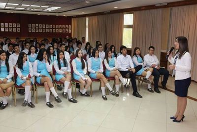 Estudiantes de Caaguazú visitaron el Palacio de Justicia