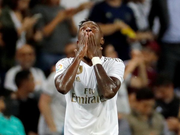 Real Madrid lidera en España con doblete brasilero