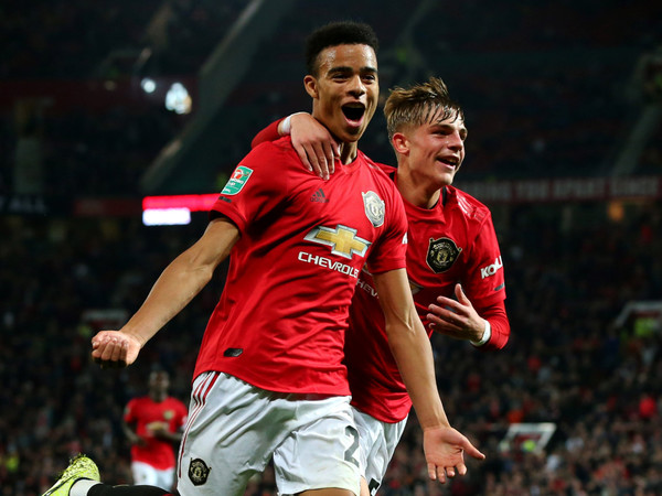 Manchester United avanza en la Copa de la Liga