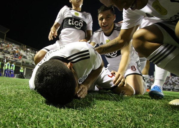 Con sendos golazos, Olimpia venció a Sol y sigue puntero