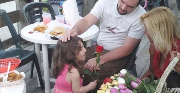 Querían una niña y adoptan una enana