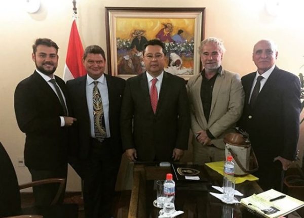 “CEO de Lamborghini” también hizo de las suyas en gobierno de Cartes - Nacionales - ABC Color